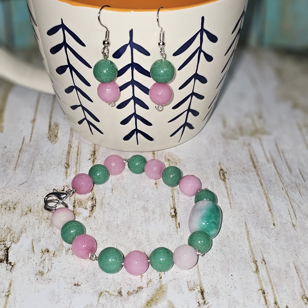 Jade Green And Pink Beaded Bracelet and Earring Set.